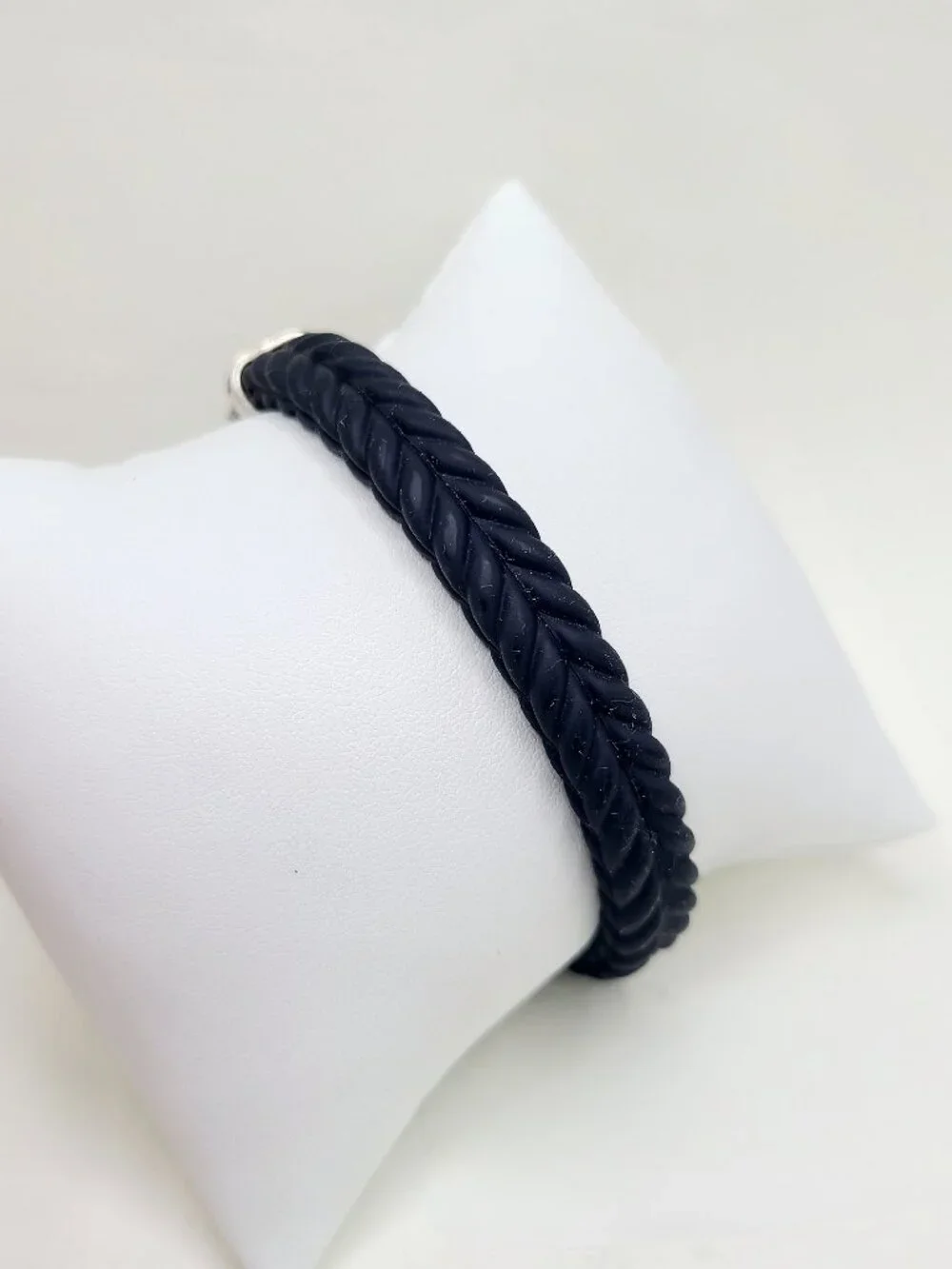David Yurman Chevron Bracelet in Black Rubber w/ Pavé Black Diamonds - Sz Medium